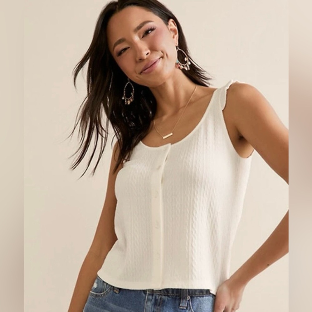 Francesca's Collections Ivory Button-Down Tank